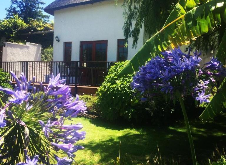 پانسیون Acara Guesthouse & Cottages