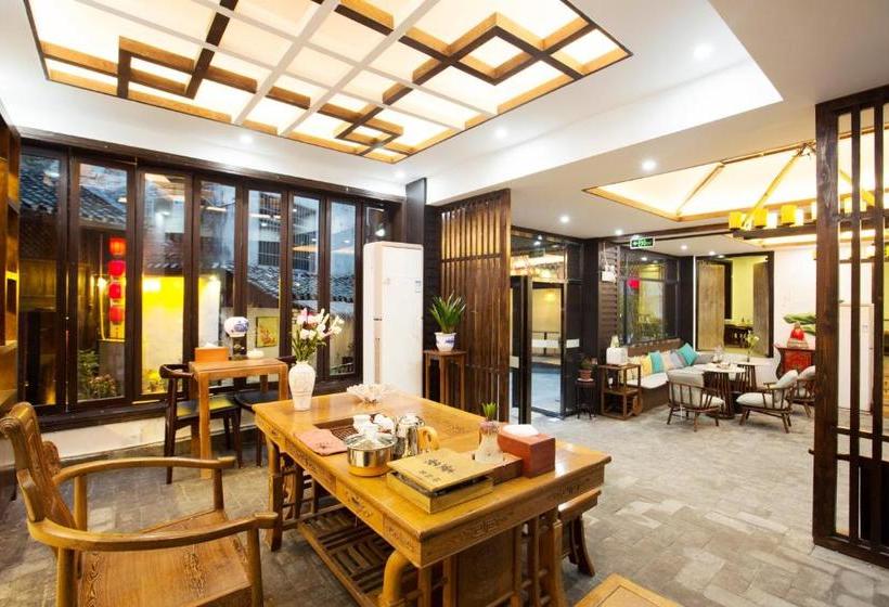 بنسيون Floral Joy  · Po Shan Gong Guan Fenghuang