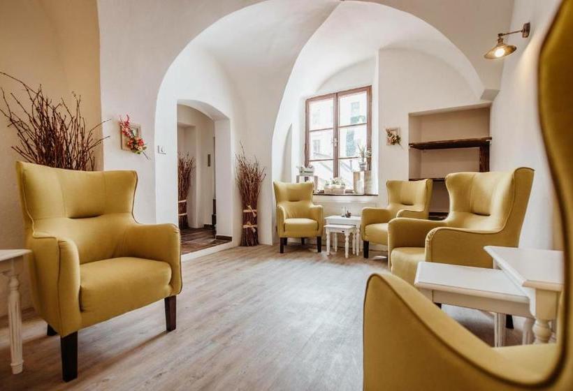 پانسیون Penzion Víno Hruška Pardubice