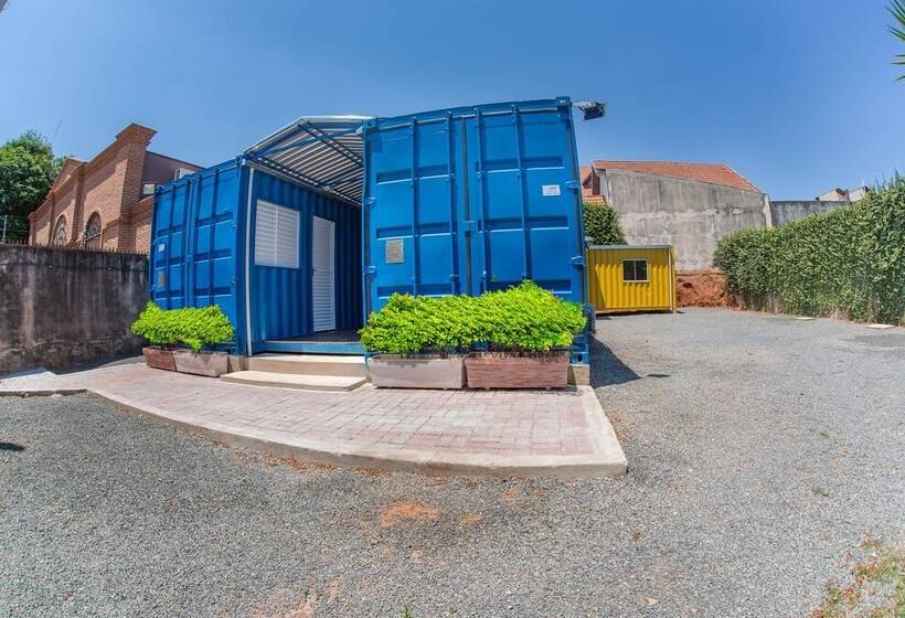 פנסיון Residencial Villa Container