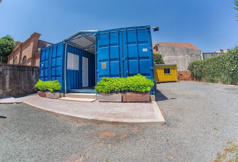 פנסיון Residencial Villa Container
