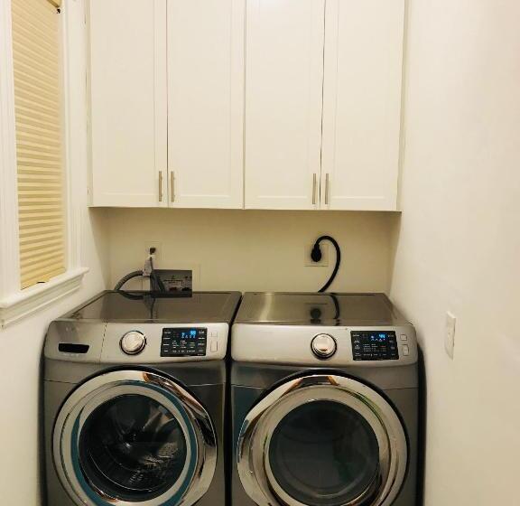 민박 Boston Lodge And Suites