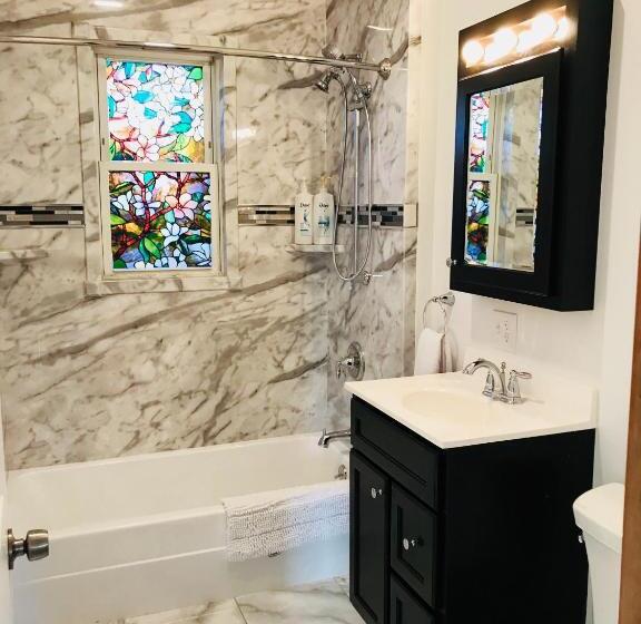 تختخواب و صبحانه Boston Lodge And Suites
