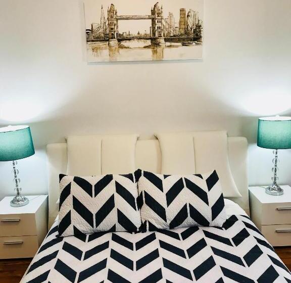 민박 Boston Lodge And Suites