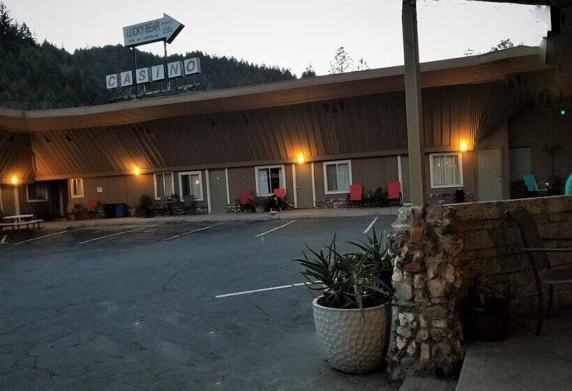 Bigfoot Motel