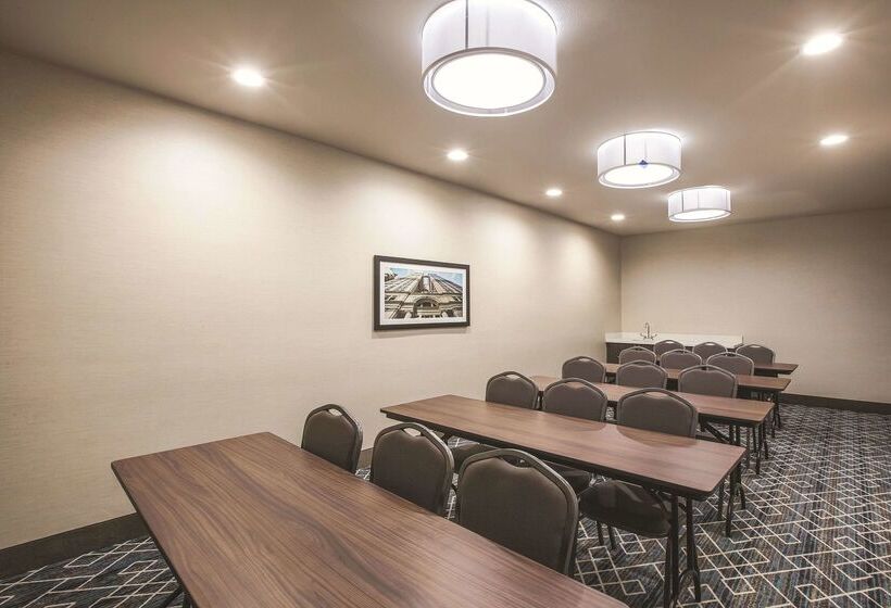 호텔 La Quinta By Wyndham Dallas Northeast Arboretum