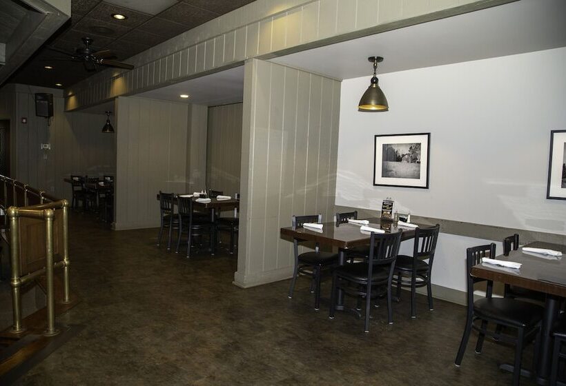 호텔 The Stables Inn & Suites