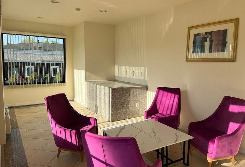 Мотель The Hamlet Inn At Warwick