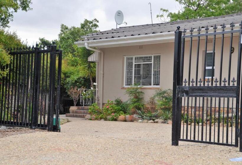 ペンション Anni Bos