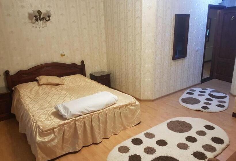 Пансион Edy's Royal Predeal