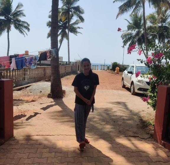 Pensió Leon Hide Out Guest House