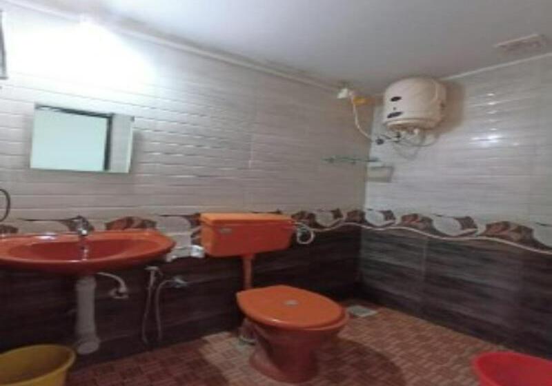 Pensió Leon Hide Out Guest House