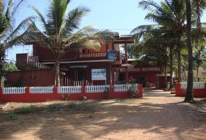 Pensió Leon Hide Out Guest House