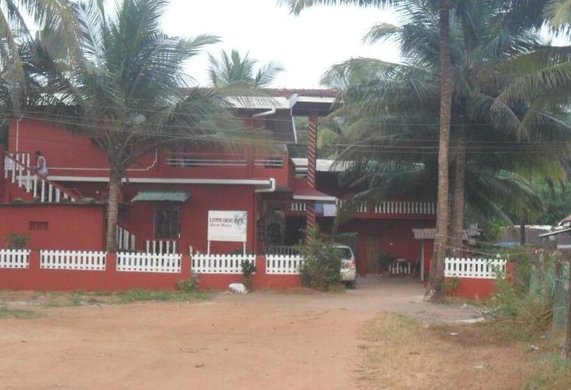 Pensió Leon Hide Out Guest House