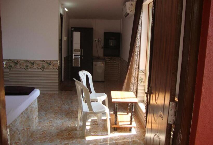 Pensió Leon Hide Out Guest House