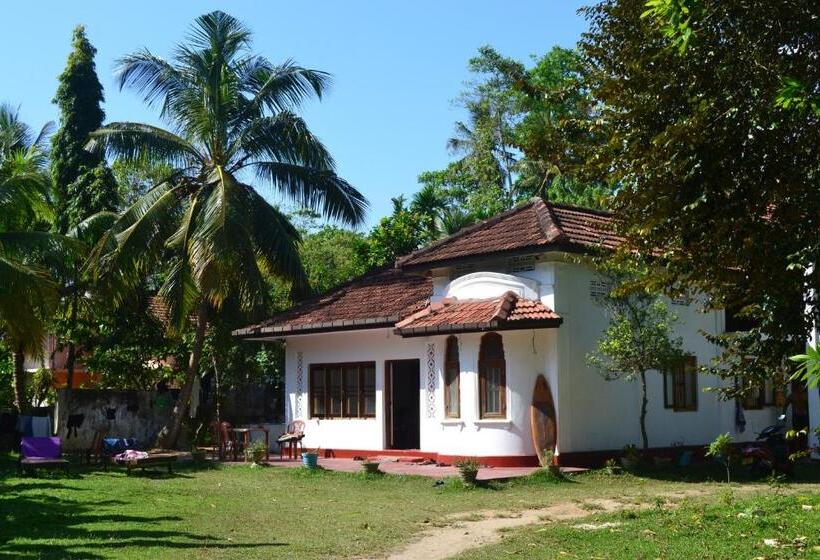 بنسيون Siri Medura Surf Yoga Meditation Guesthouse And Hostel