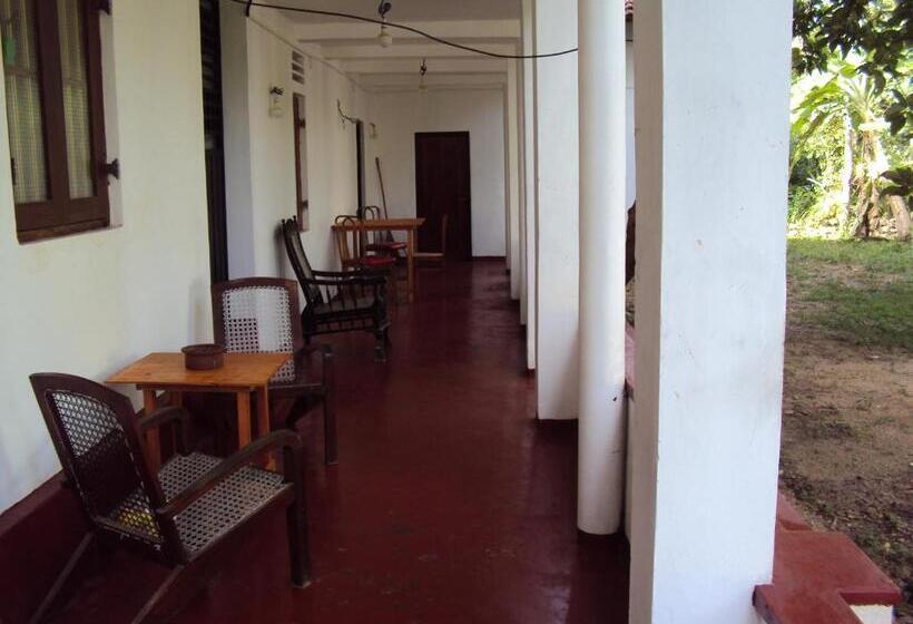 بنسيون Siri Medura Surf Yoga Meditation Guesthouse And Hostel