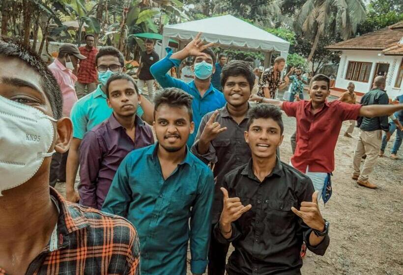 بنسيون Siri Medura Surf Yoga Meditation Guesthouse And Hostel