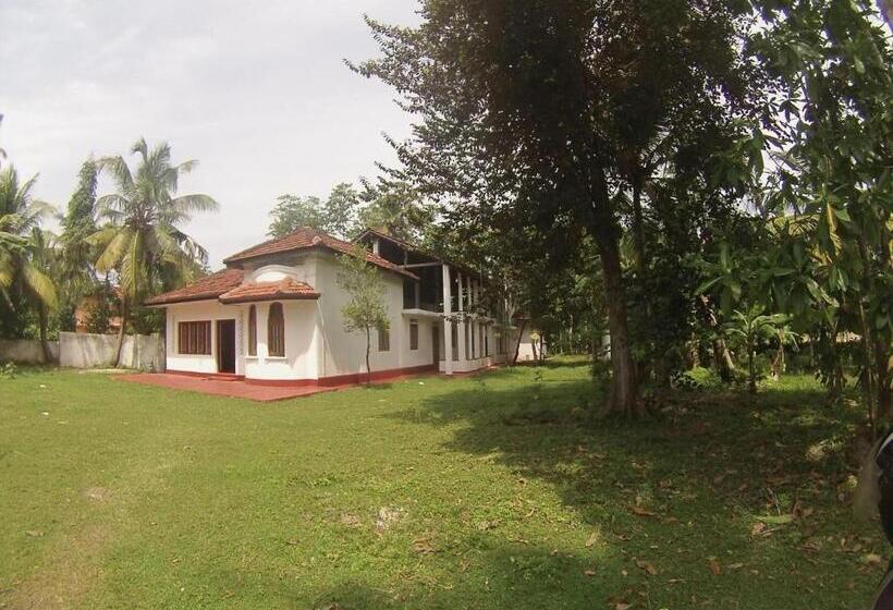 بنسيون Siri Medura Surf Yoga Meditation Guesthouse And Hostel