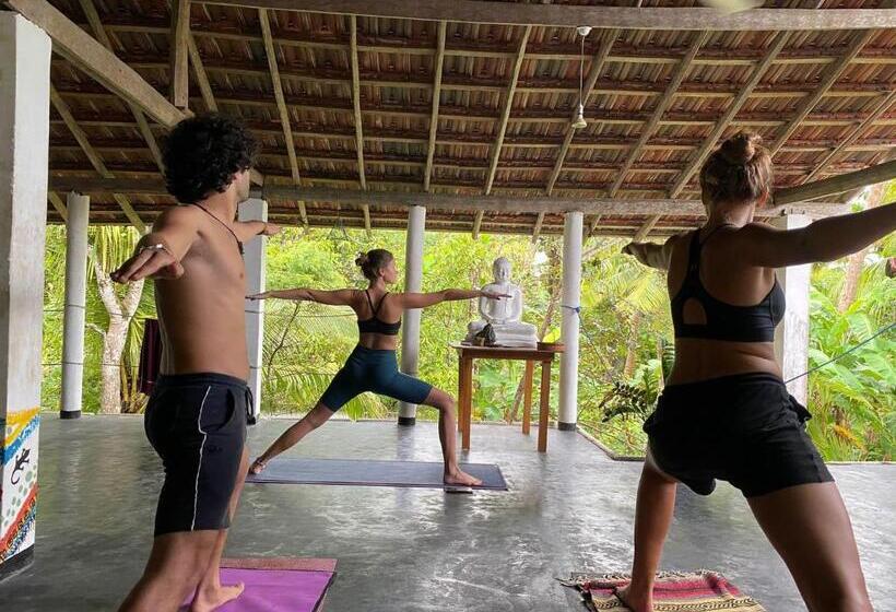 بنسيون Siri Medura Surf Yoga Meditation Guesthouse And Hostel