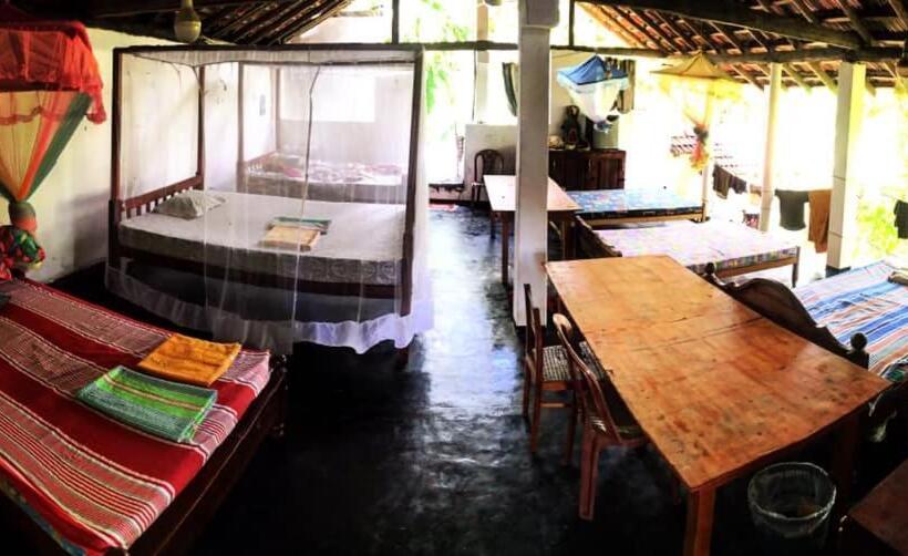 بنسيون Siri Medura Surf Yoga Meditation Guesthouse And Hostel