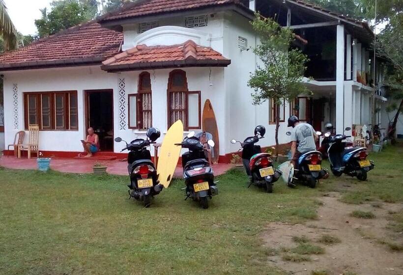 بنسيون Siri Medura Surf Yoga Meditation Guesthouse And Hostel