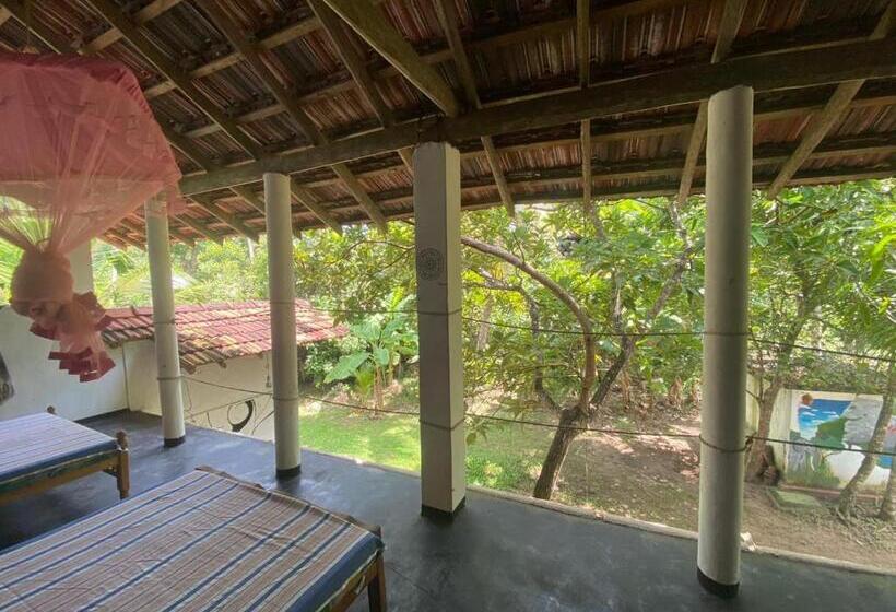 بنسيون Siri Medura Surf Yoga Meditation Guesthouse And Hostel