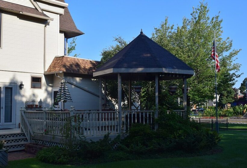 The Lamplighter Bed & Breakfast Of Ludington