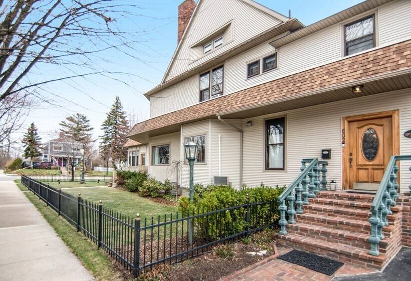 The Lamplighter Bed & Breakfast Of Ludington