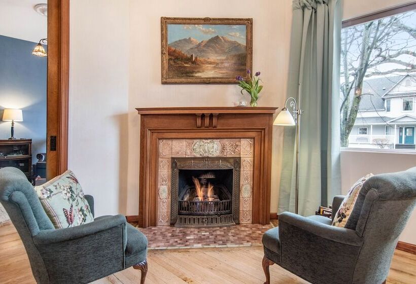 The Lamplighter Bed & Breakfast Of Ludington