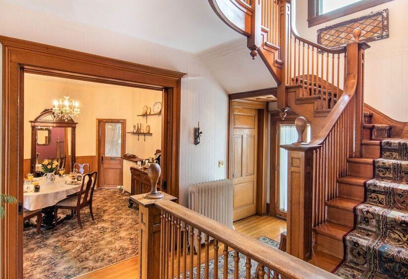 The Lamplighter Bed & Breakfast Of Ludington