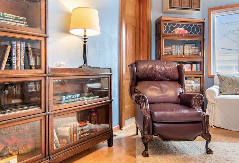 The Lamplighter Bed & Breakfast Of Ludington