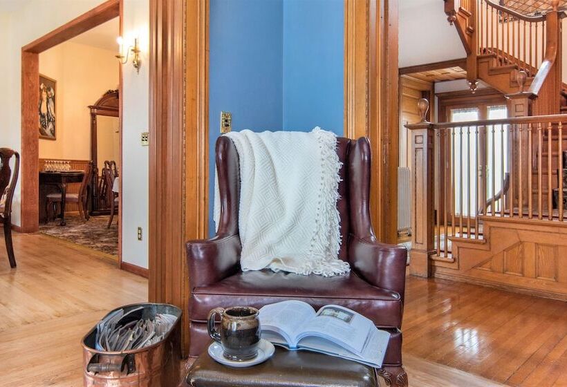 The Lamplighter Bed & Breakfast Of Ludington