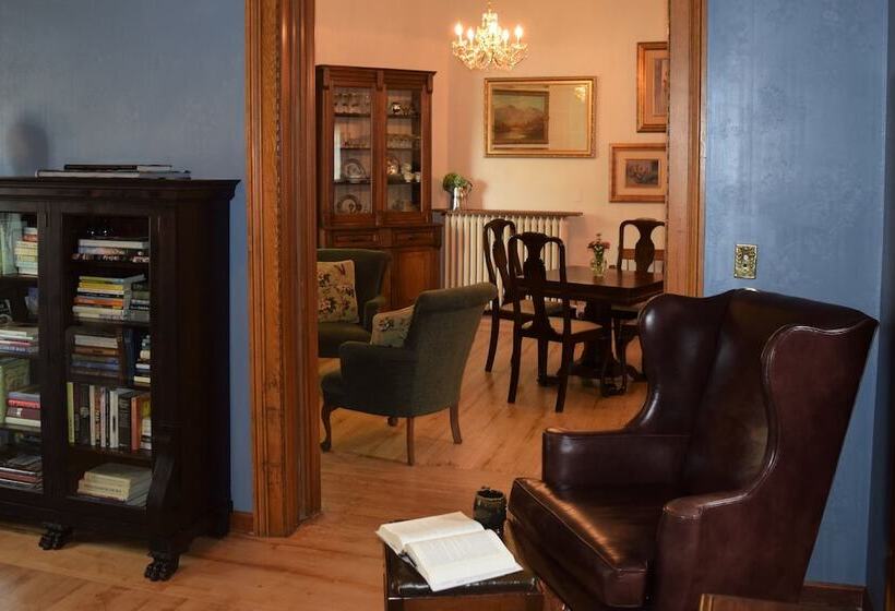The Lamplighter Bed & Breakfast Of Ludington