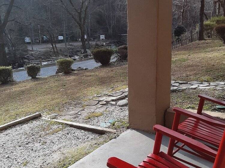 ホテル The Evening Shade River Lodge And Cabins