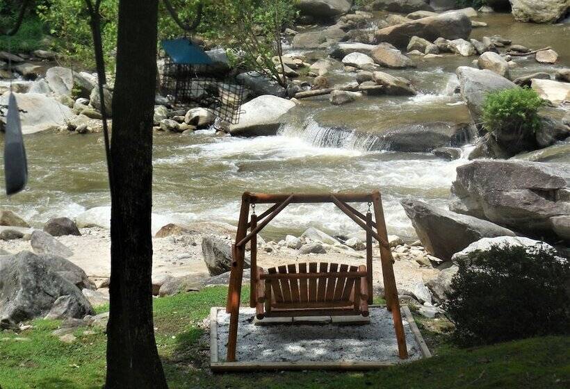 ホテル The Evening Shade River Lodge And Cabins