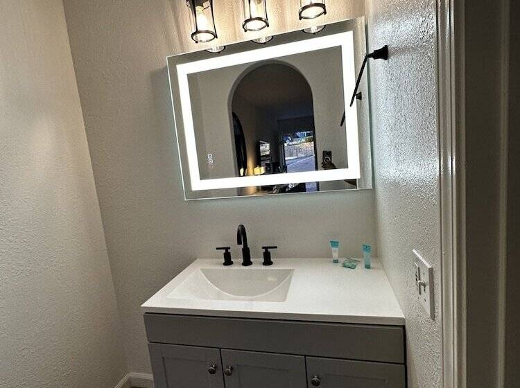 モーテル Sierra Inn