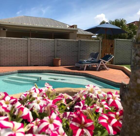 Пансион 10 On Beresford