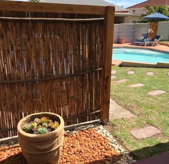 پانسیون 10 On Beresford