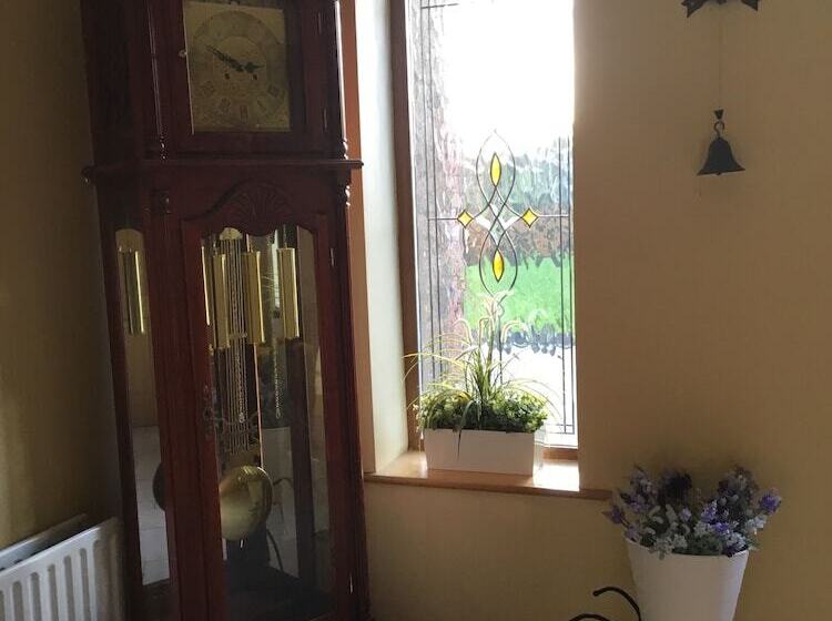 بنسيون Farnham View B & B Near Farnham Estate