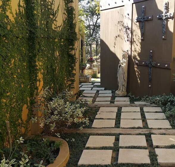 بنسيون The Three Countries Estate