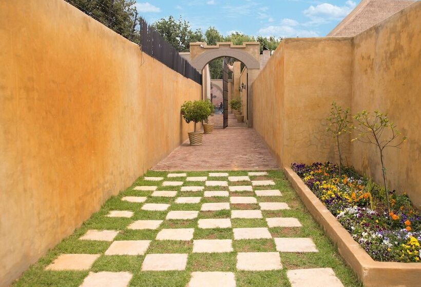 بنسيون The Three Countries Estate