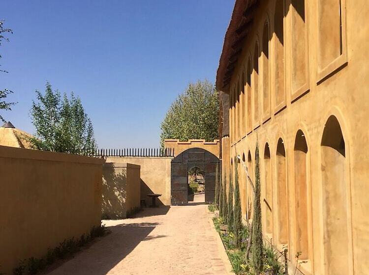 بنسيون The Three Countries Estate