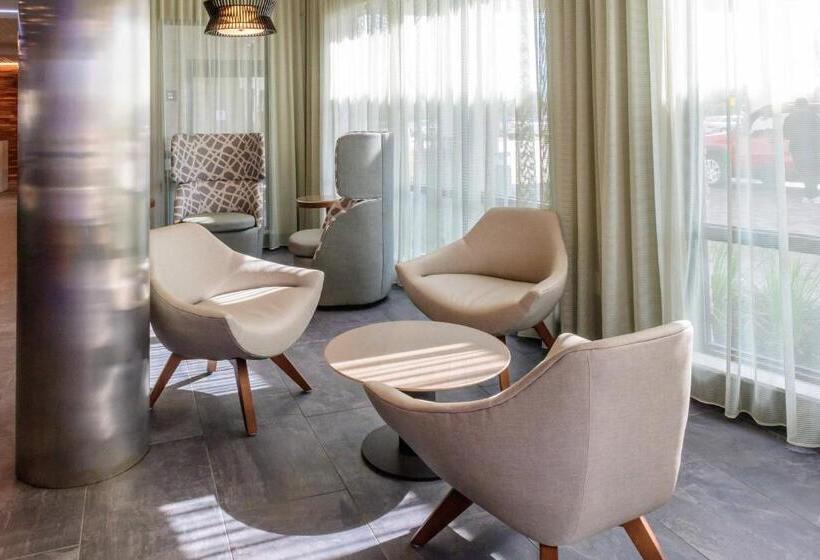 בית מלון כפרי Courtyard By Marriott Lake Jackson