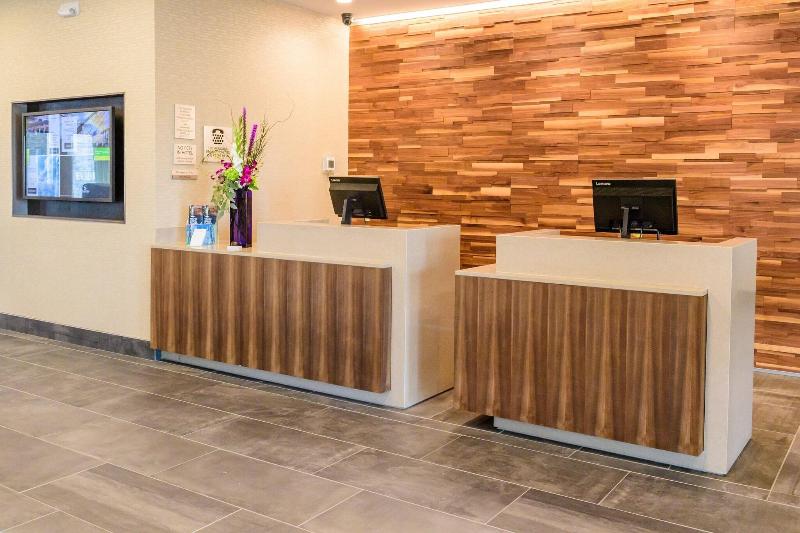 בית מלון כפרי Courtyard By Marriott Lake Jackson