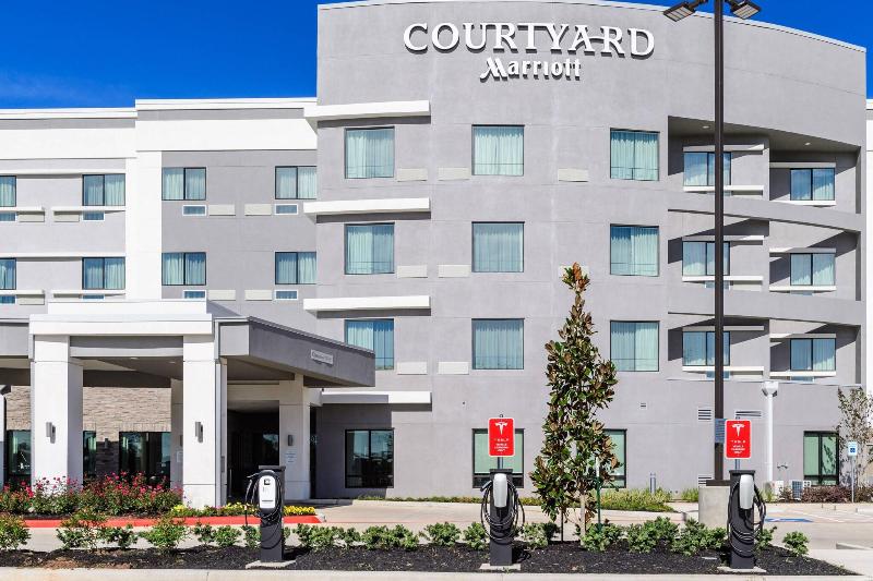 בית מלון כפרי Courtyard By Marriott Lake Jackson