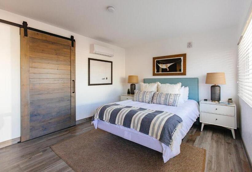 فندق على الطريق Surfhouse