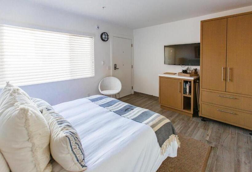 فندق على الطريق Surfhouse