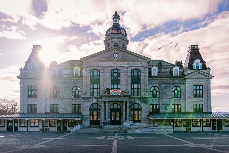 膳宿费 Gite Du Survenant Montreal