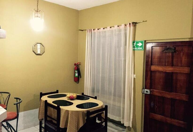 פנסיון Hostal Dorys Mar